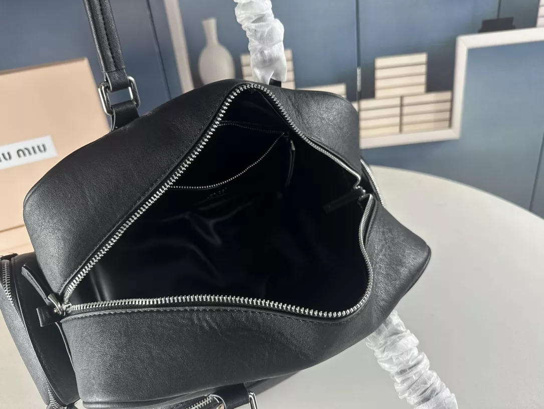 MIU MIU AAA Quality Handbags For Women DailyWear 8154