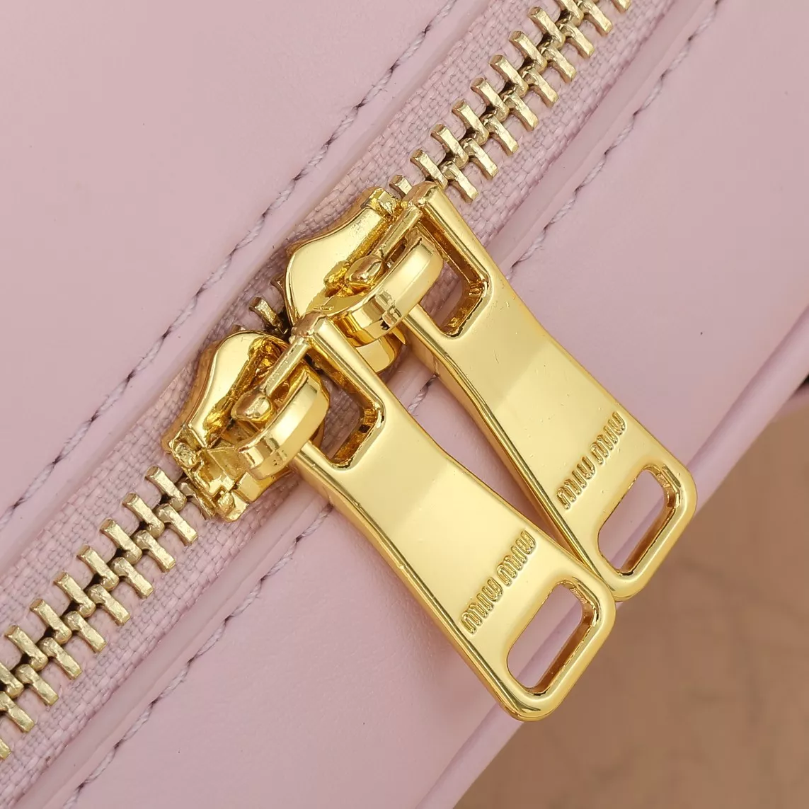 MIU MIU AAA Quality Handbags For Women EyeCatching 8646