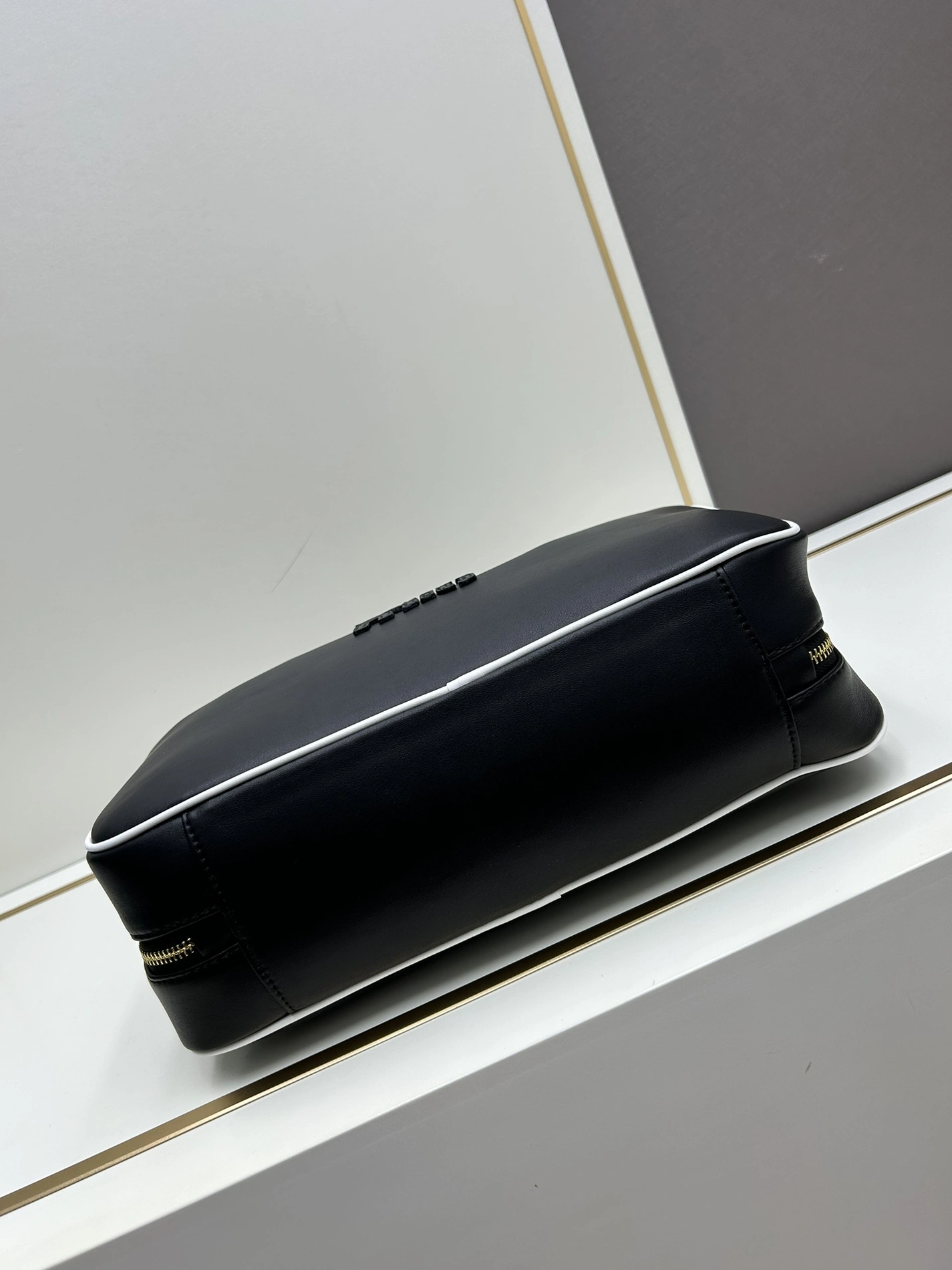 MIU MIU AAA Quality Handbags For Women GoAnywhere 705