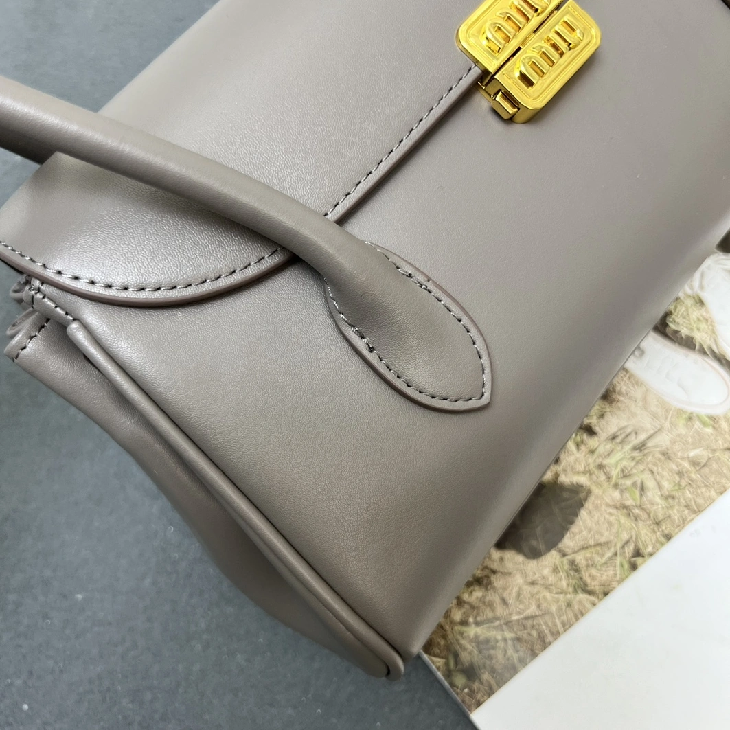 MIU MIU AAA Quality Handbags For Women GoodFit 9591
