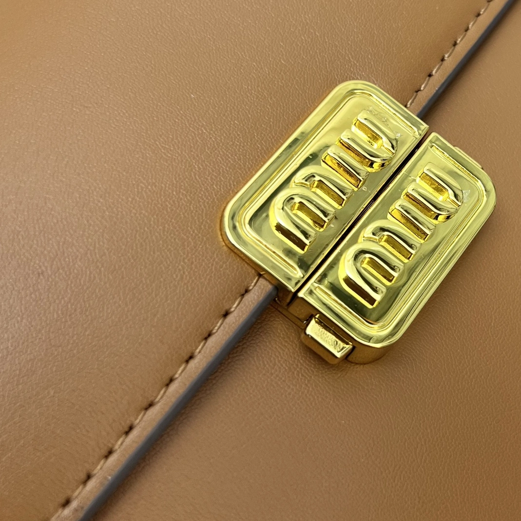 MIU MIU AAA Quality Handbags For Women Popular 9828