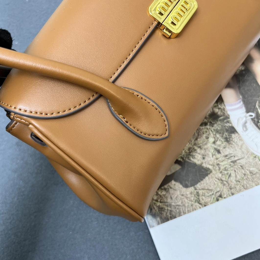 MIU MIU AAA Quality Handbags For Women Popular 9828