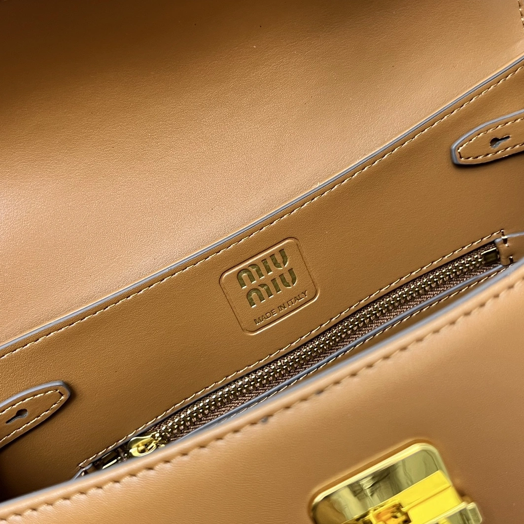 MIU MIU AAA Quality Handbags For Women Popular 9828