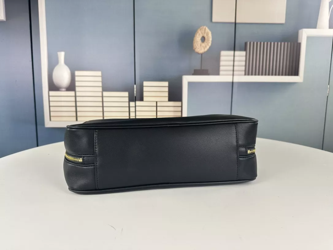 MIU MIU AAA Quality Handbags For Women Reliable 861