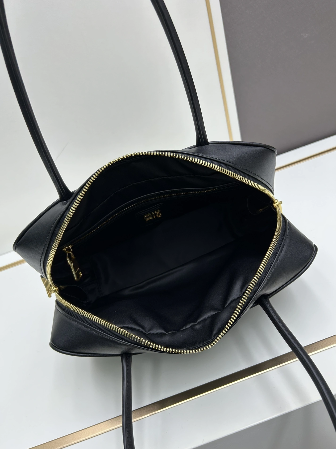 MIU MIU AAA Quality Handbags For Women Resilient 7302