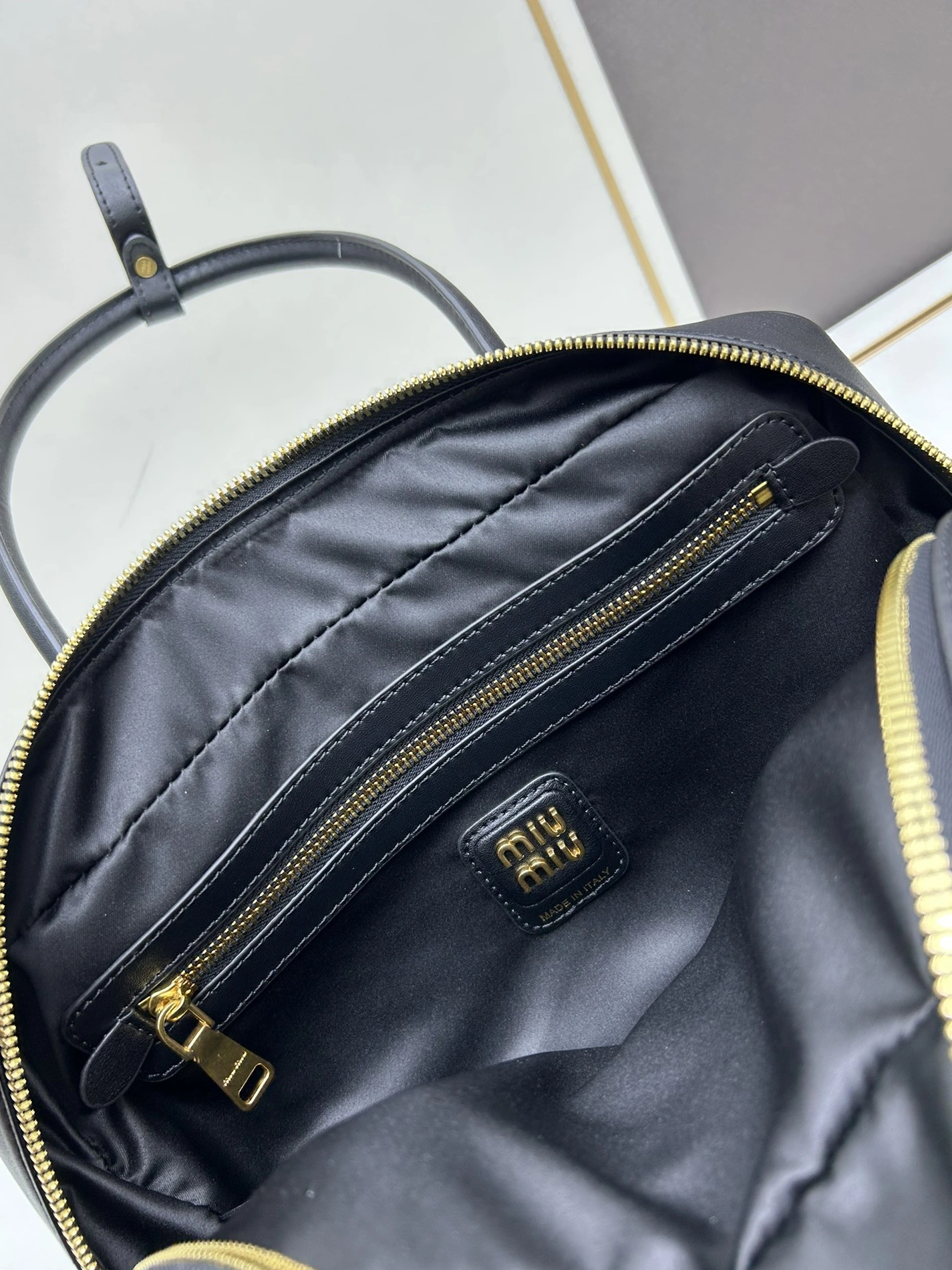 MIU MIU AAA Quality Handbags For Women Resilient 7302