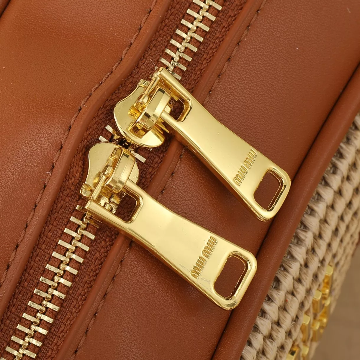 MIU MIU AAA Quality Handbags For Women Trendsetting 7872
