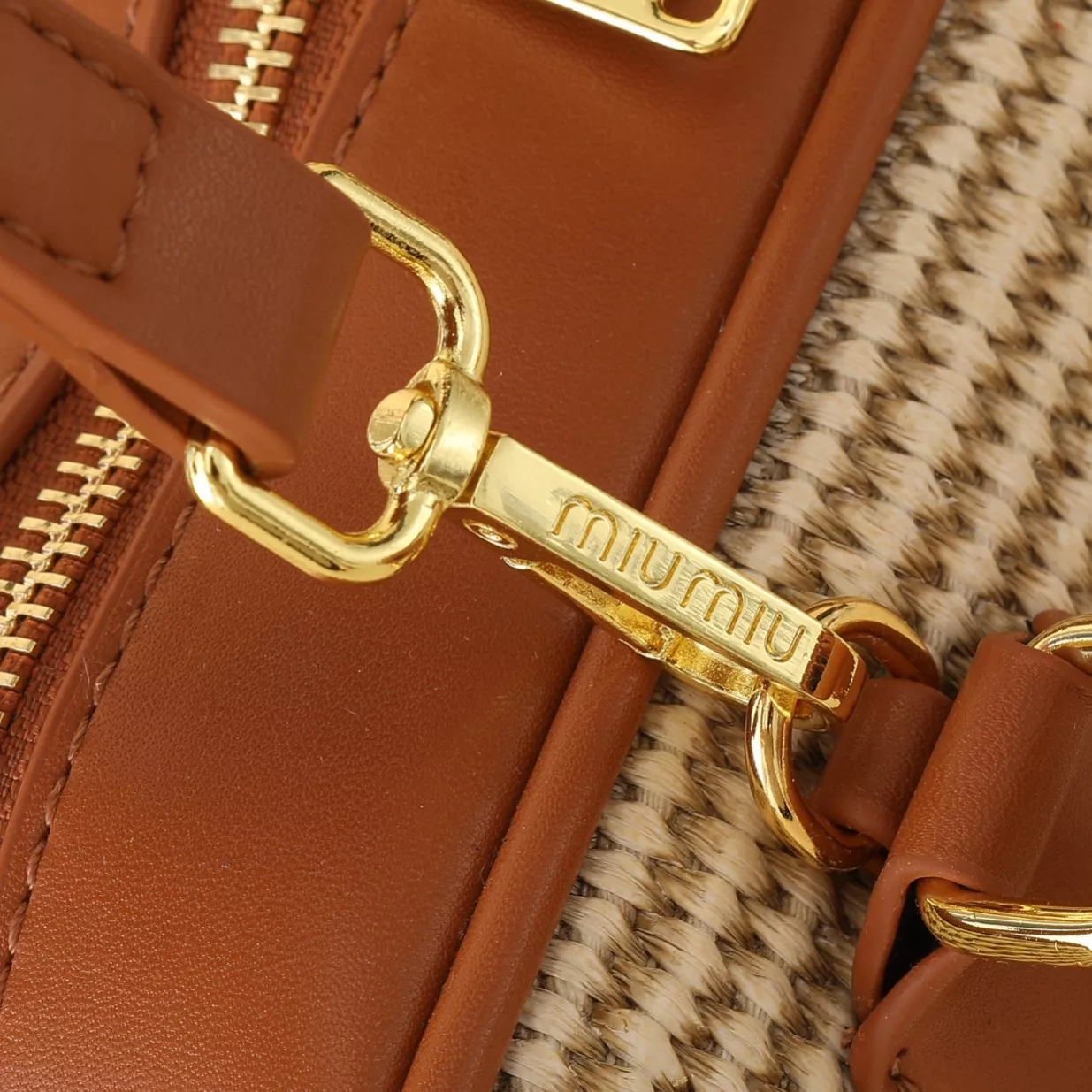 MIU MIU AAA Quality Handbags For Women Trendsetting 7872