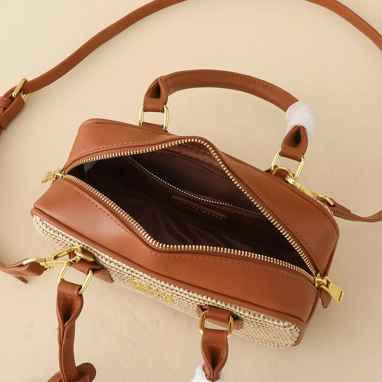 MIU MIU AAA Quality Handbags For Women Trendsetting 7872