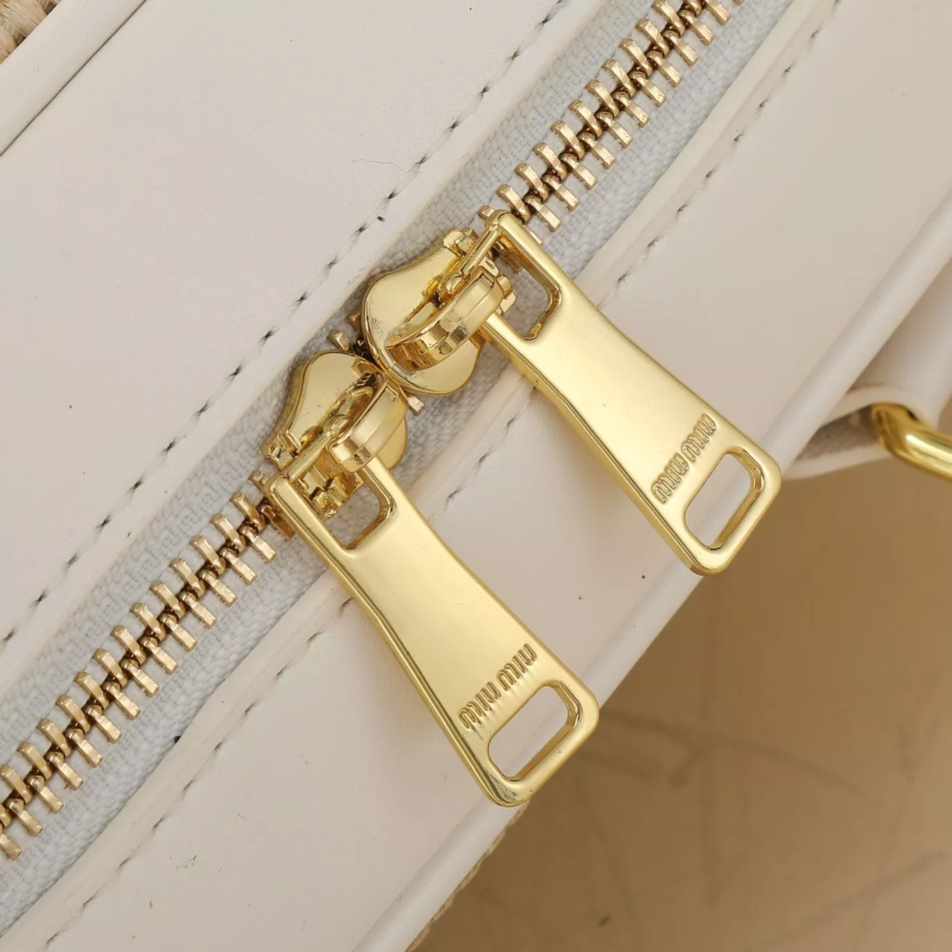 MIU MIU AAA Quality Handbags For Women Trendy 8629