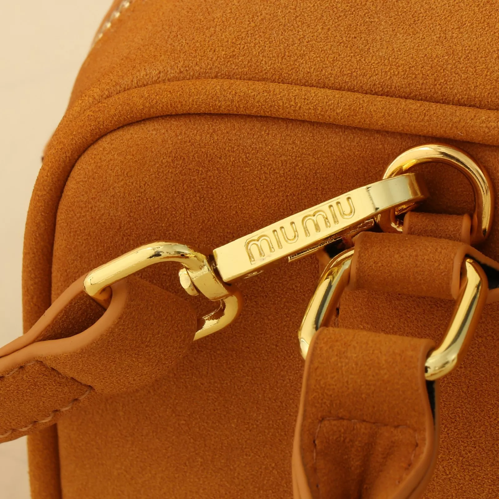 MIU MIU AAA Quality Handbags For Women Unique 549