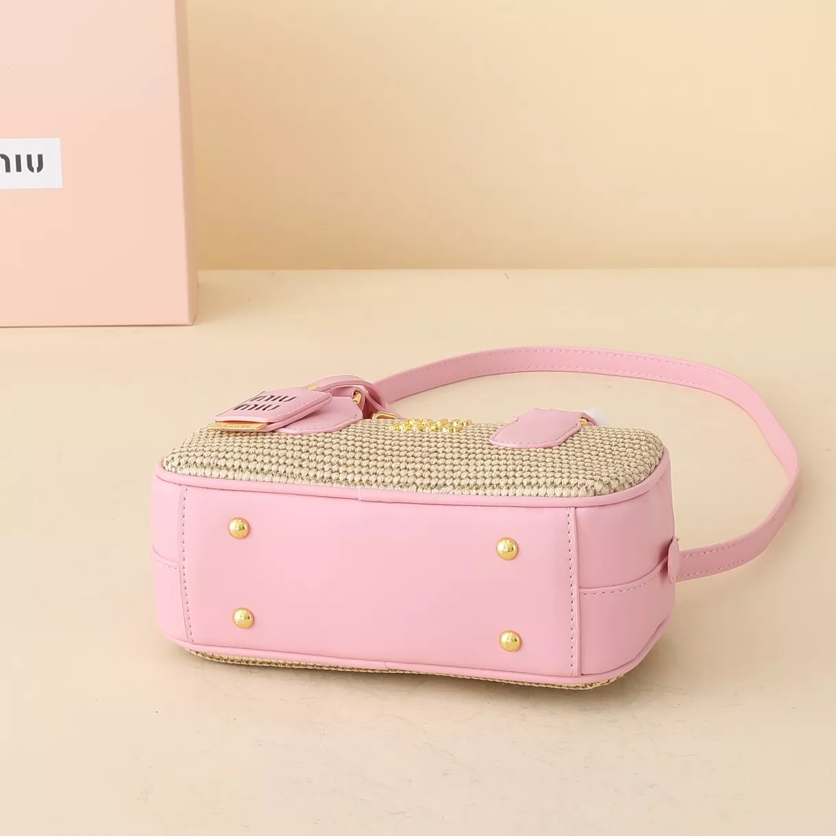MIU MIU AAA Quality Handbags For Women Vibrant 683