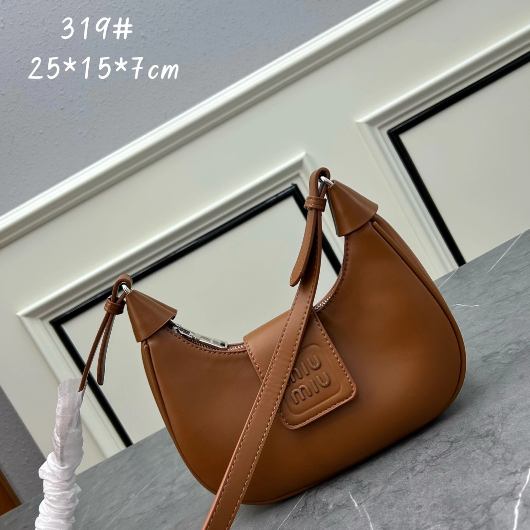 MIU MIU AAA Quality Messenger Bags For Women AllSeason 8797
