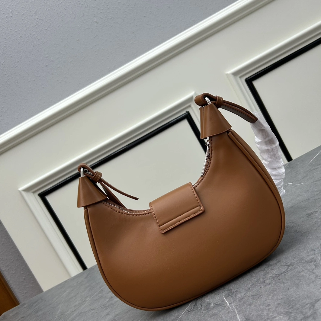 MIU MIU AAA Quality Messenger Bags For Women AllSeason 8797