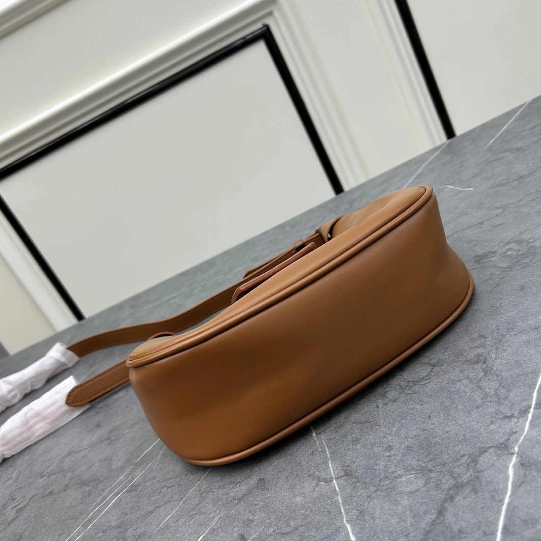 MIU MIU AAA Quality Messenger Bags For Women AllSeason 8797