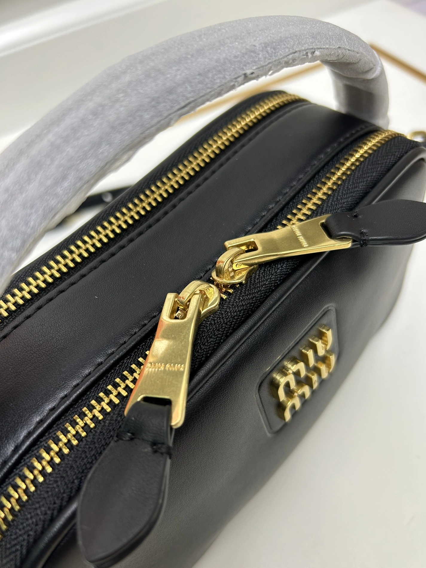MIU MIU AAA Quality Messenger Bags For Women Bold 4538