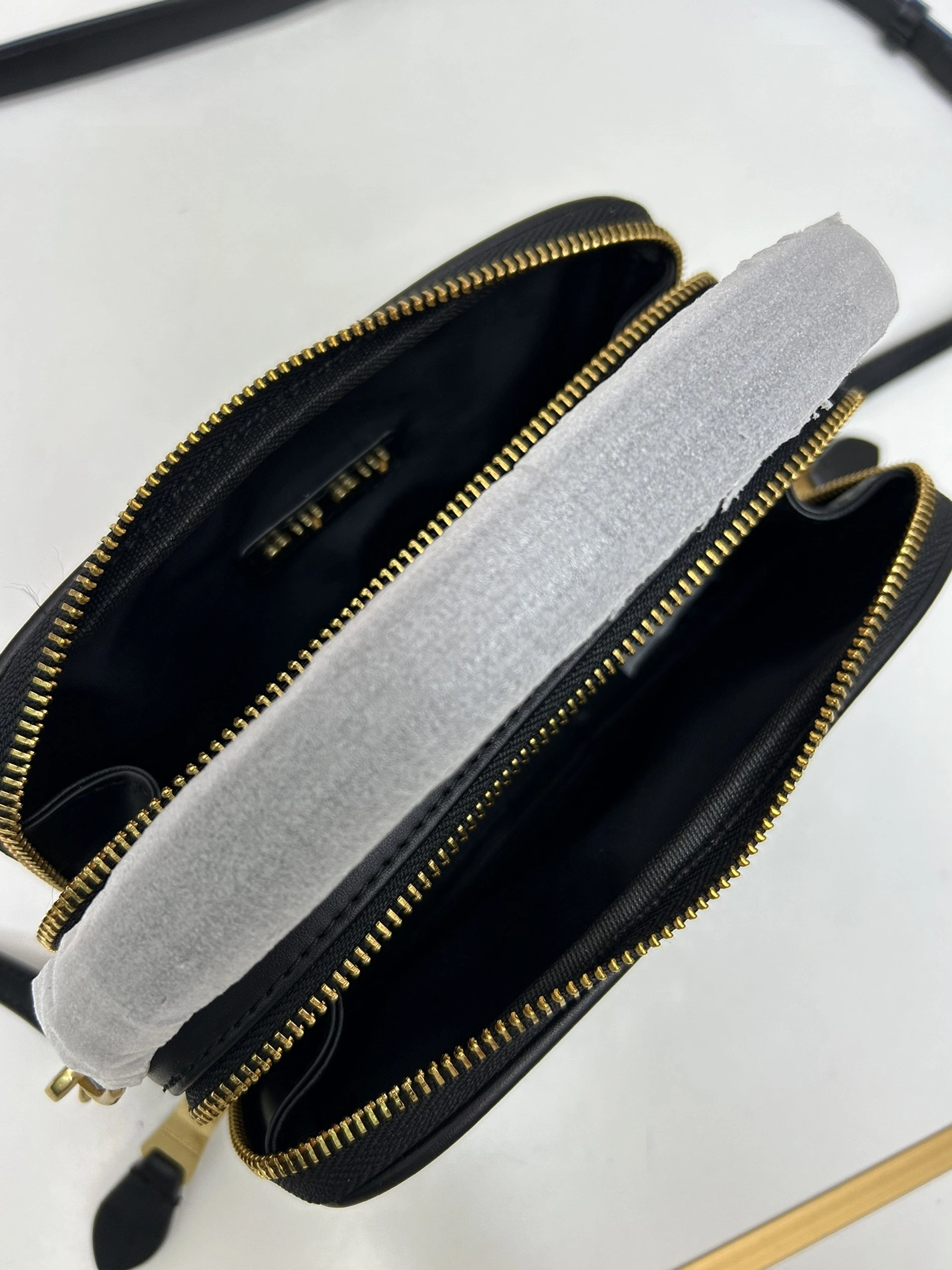 MIU MIU AAA Quality Messenger Bags For Women Bold 4538