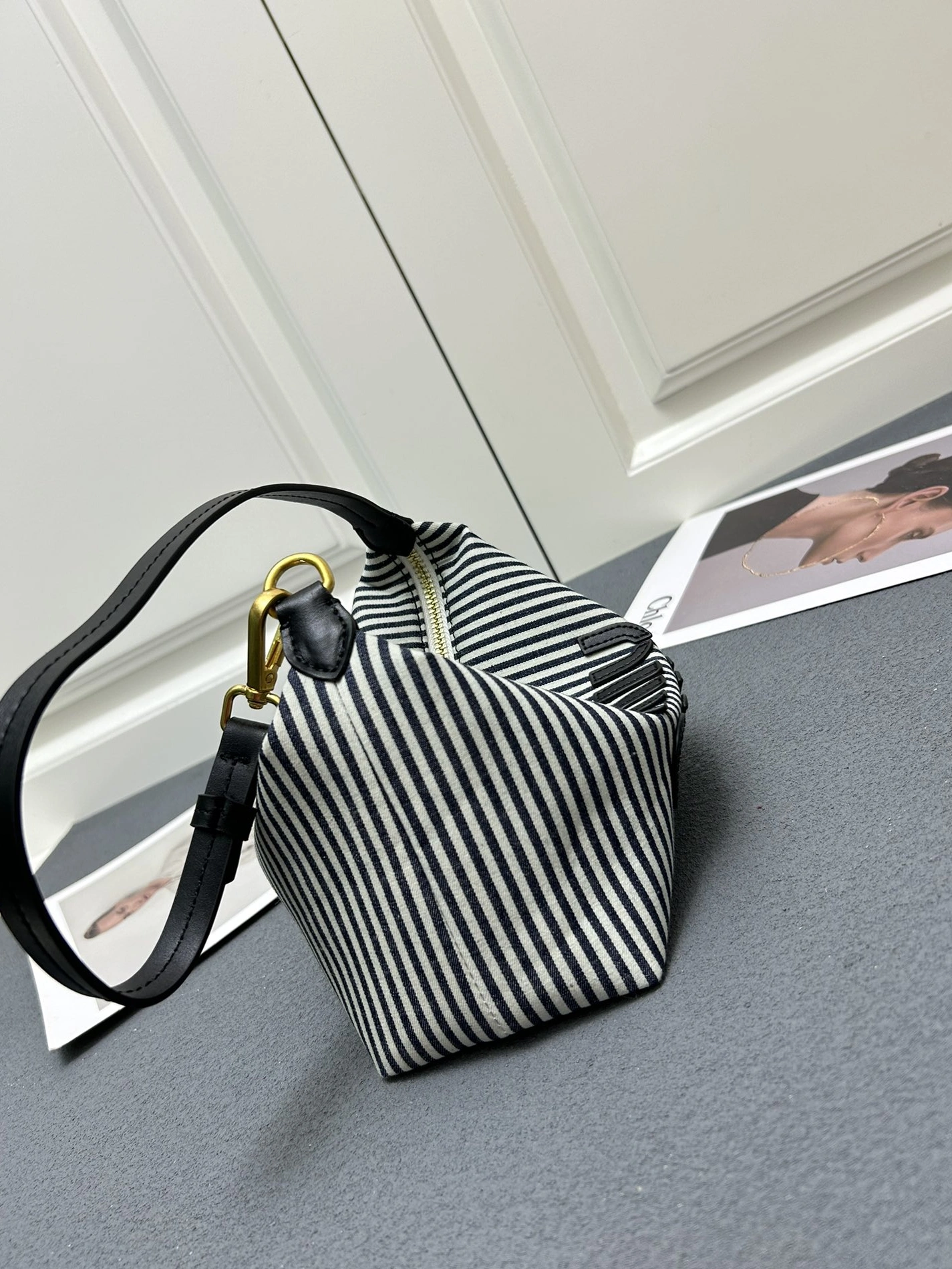 MIU MIU AAA Quality Messenger Bags For Women Bold 6721