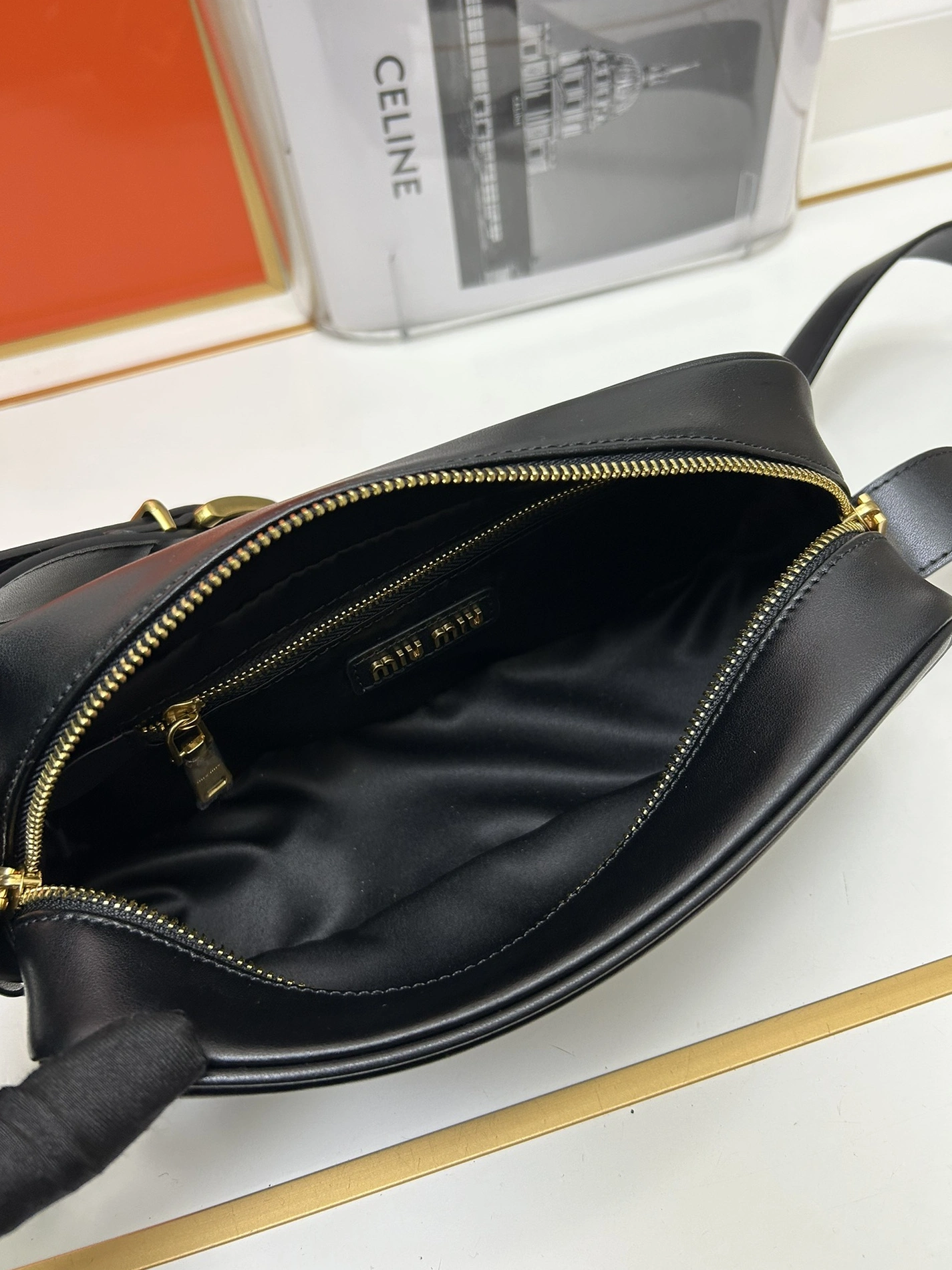 MIU MIU AAA Quality Messenger Bags For Women Classic 3255