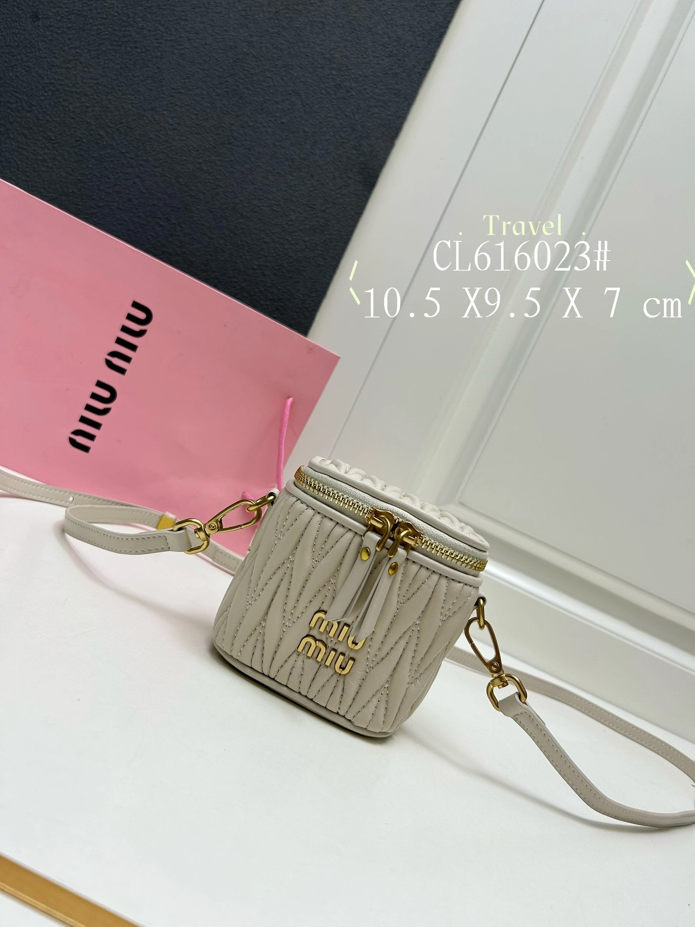 MIU MIU AAA Quality Messenger Bags For Women Classic 6993