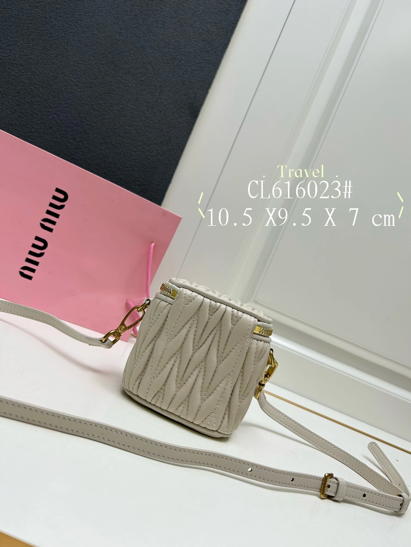 MIU MIU AAA Quality Messenger Bags For Women Classic 6993