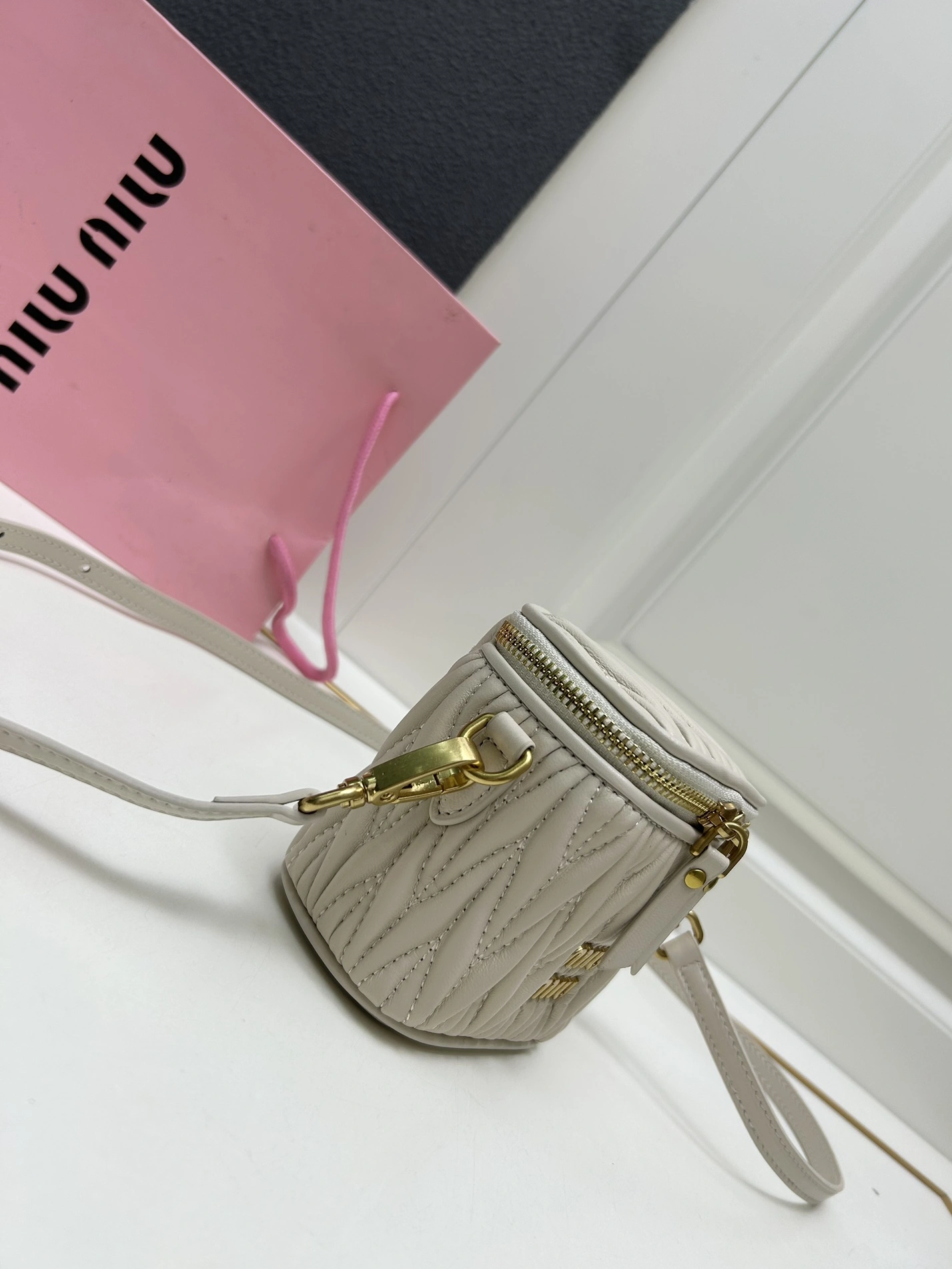 MIU MIU AAA Quality Messenger Bags For Women Classic 6993