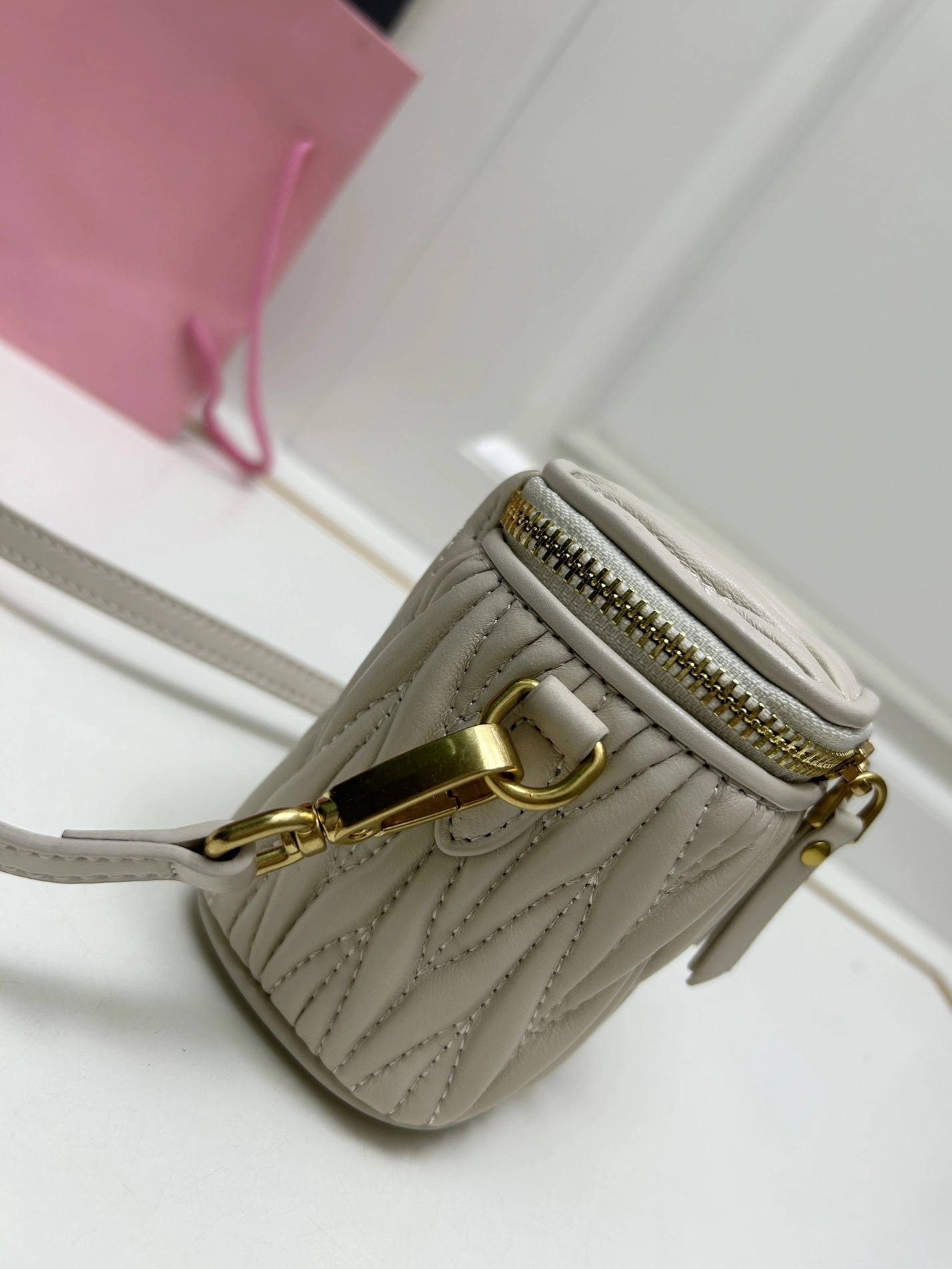 MIU MIU AAA Quality Messenger Bags For Women Classic 6993