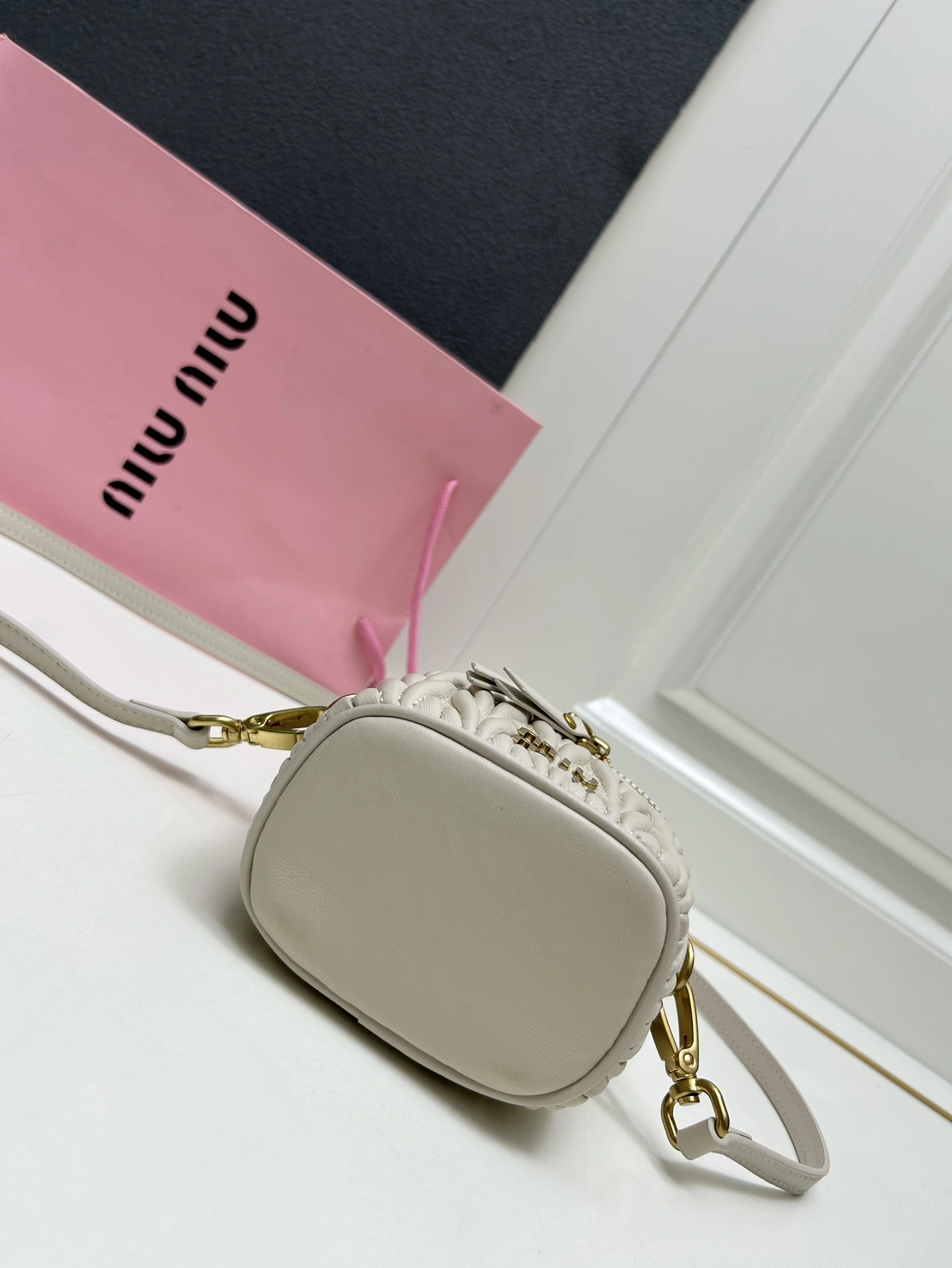 MIU MIU AAA Quality Messenger Bags For Women Classic 6993