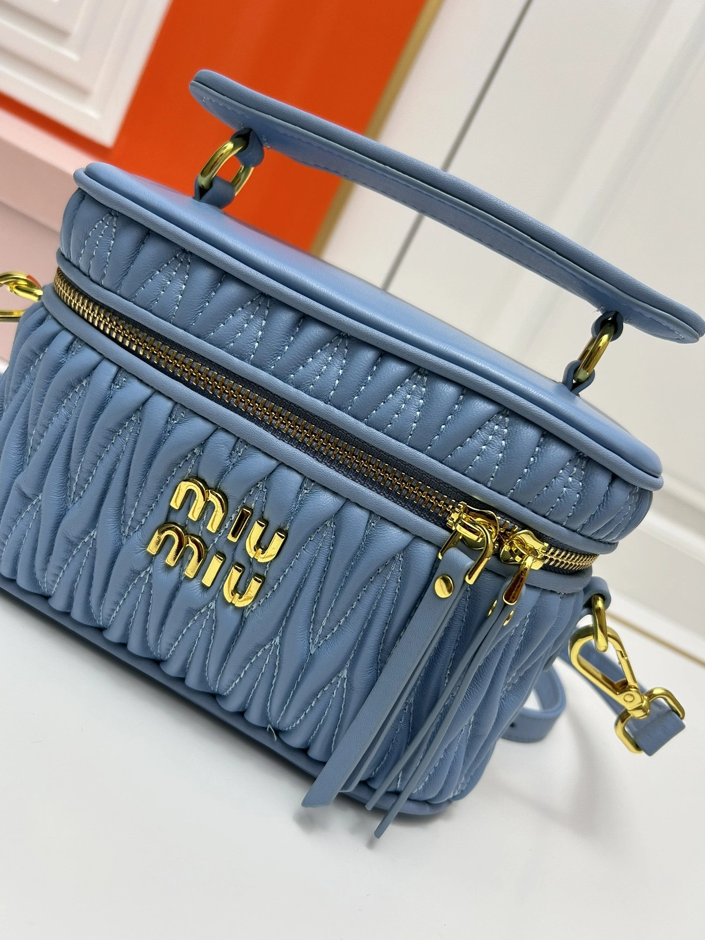 MIU MIU AAA Quality Messenger Bags For Women Durable 1424