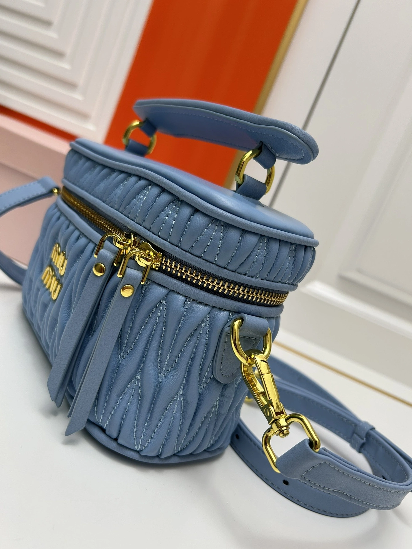 MIU MIU AAA Quality Messenger Bags For Women Durable 1424