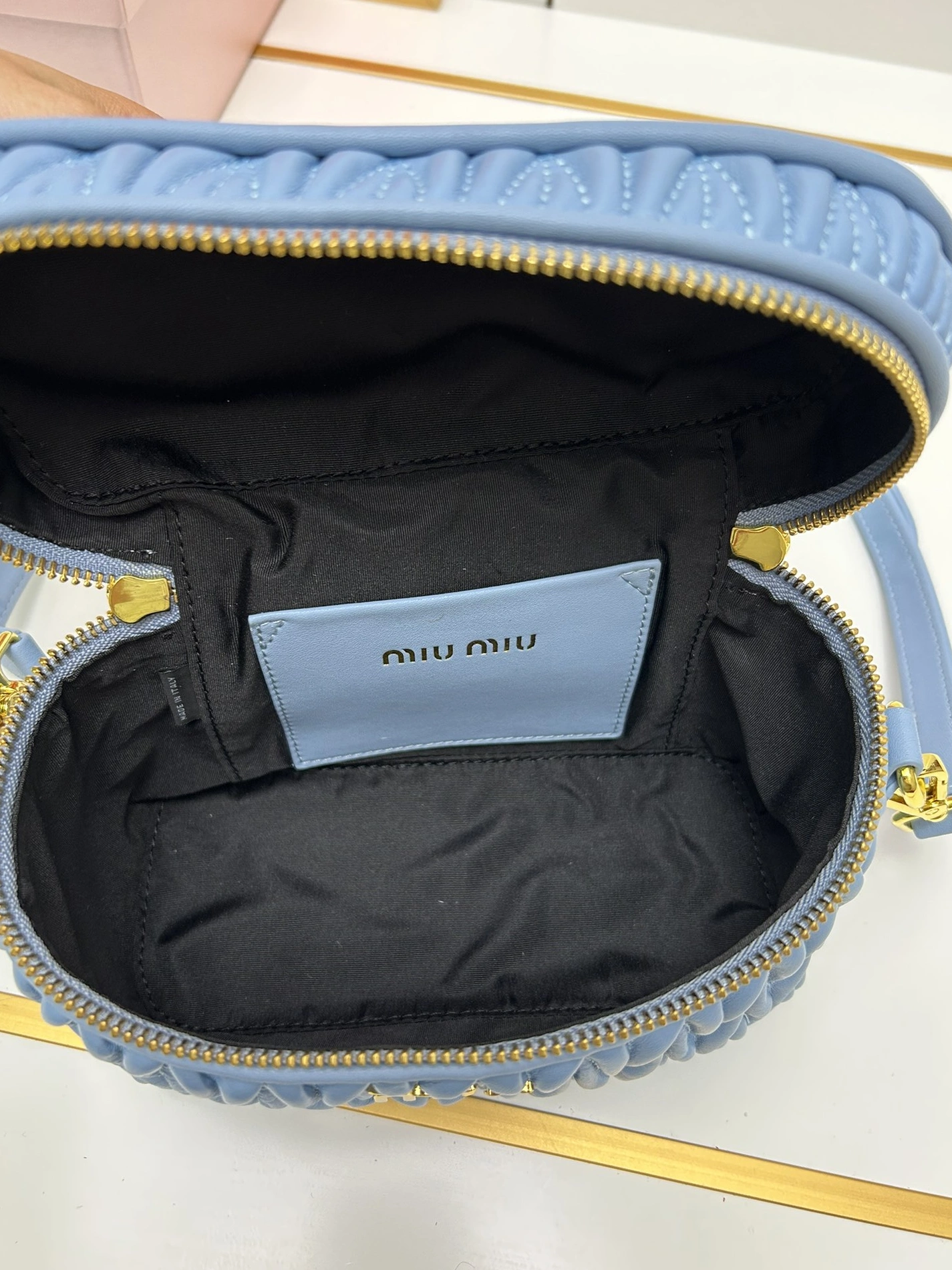 MIU MIU AAA Quality Messenger Bags For Women Durable 1424