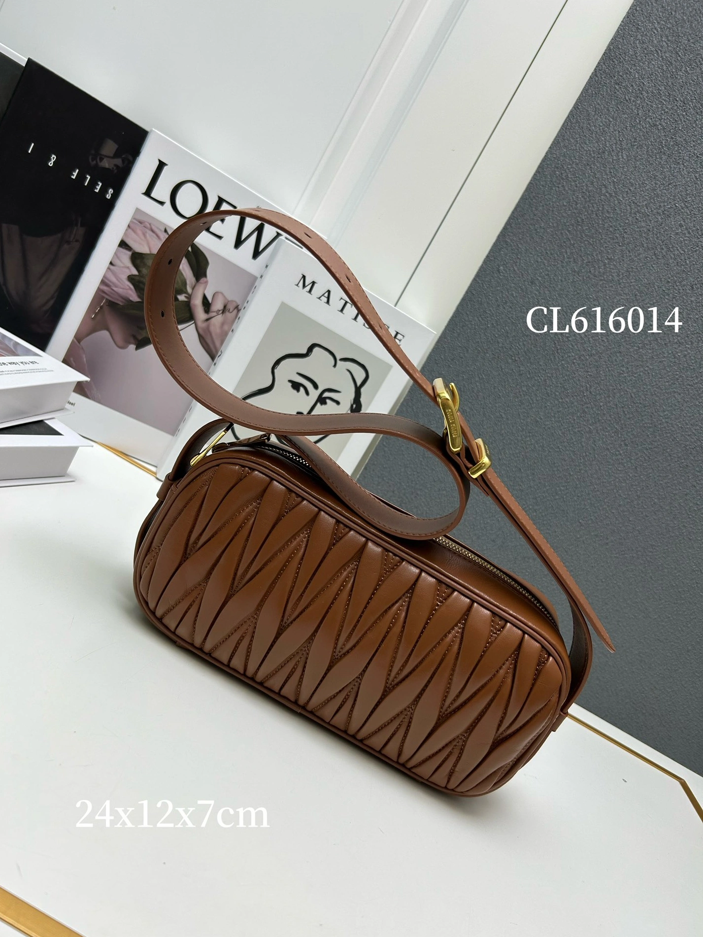 MIU MIU AAA Quality Messenger Bags For Women EyeCatching 6811