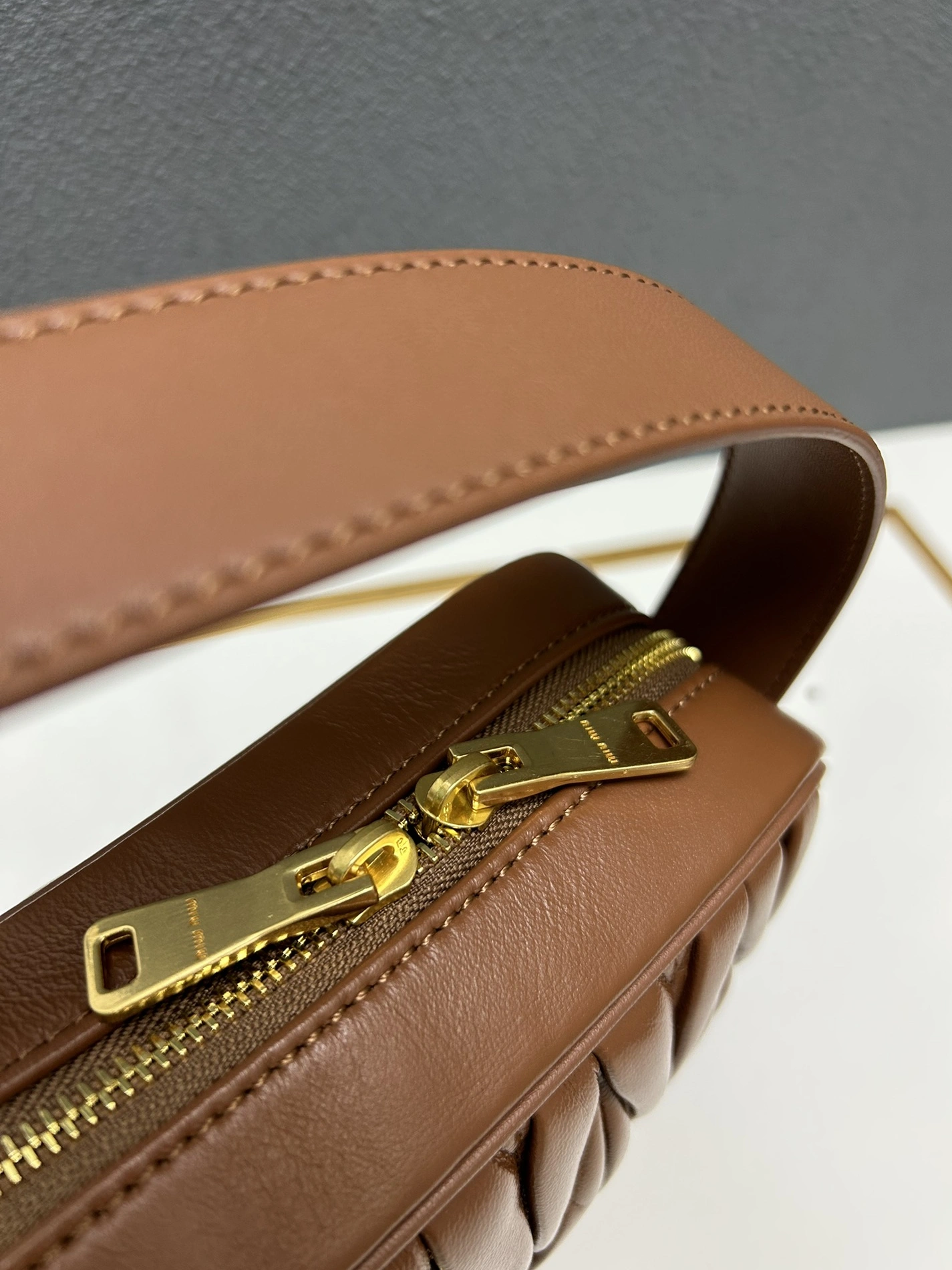 MIU MIU AAA Quality Messenger Bags For Women EyeCatching 6811