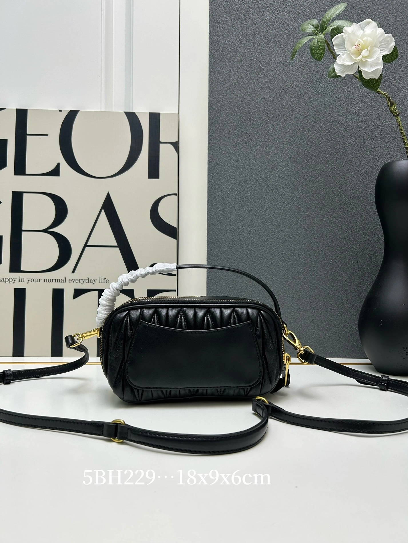 MIU MIU AAA Quality Messenger Bags For Women Flexible 5550