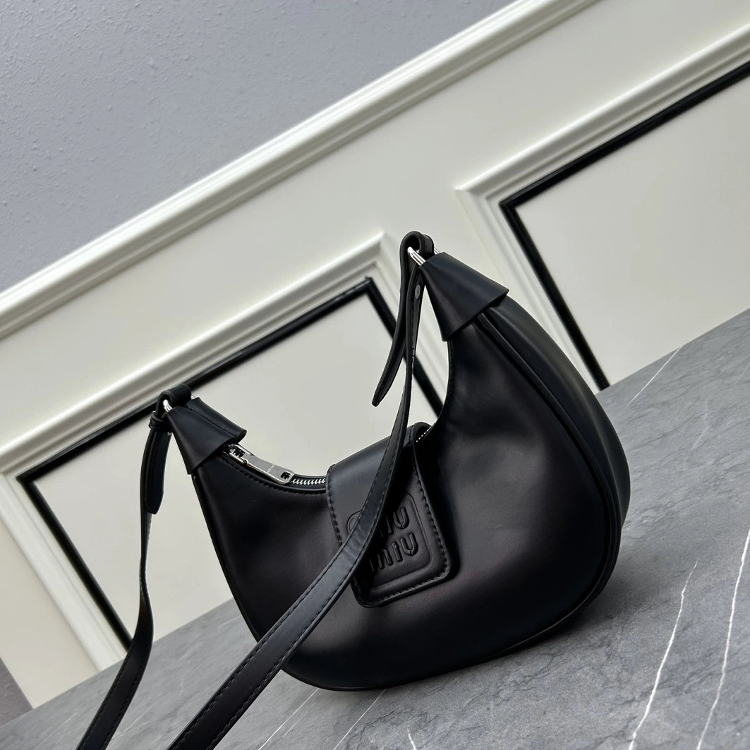 MIU MIU AAA Quality Messenger Bags For Women Minimalist 7640