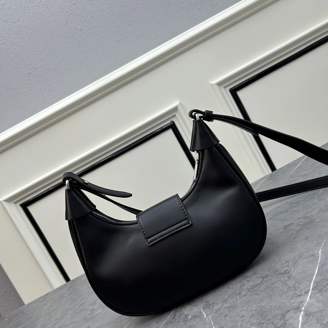 MIU MIU AAA Quality Messenger Bags For Women Minimalist 7640