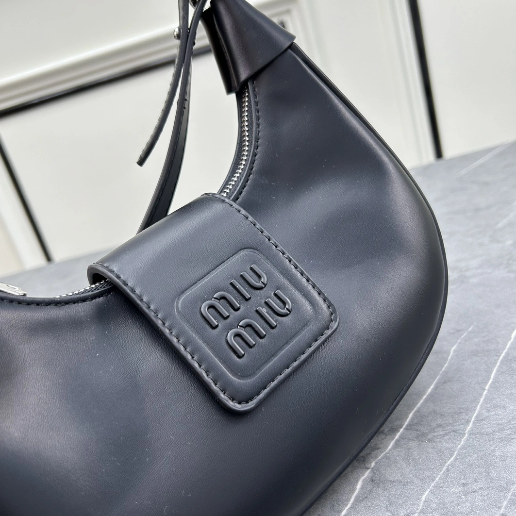 MIU MIU AAA Quality Messenger Bags For Women Minimalist 7640