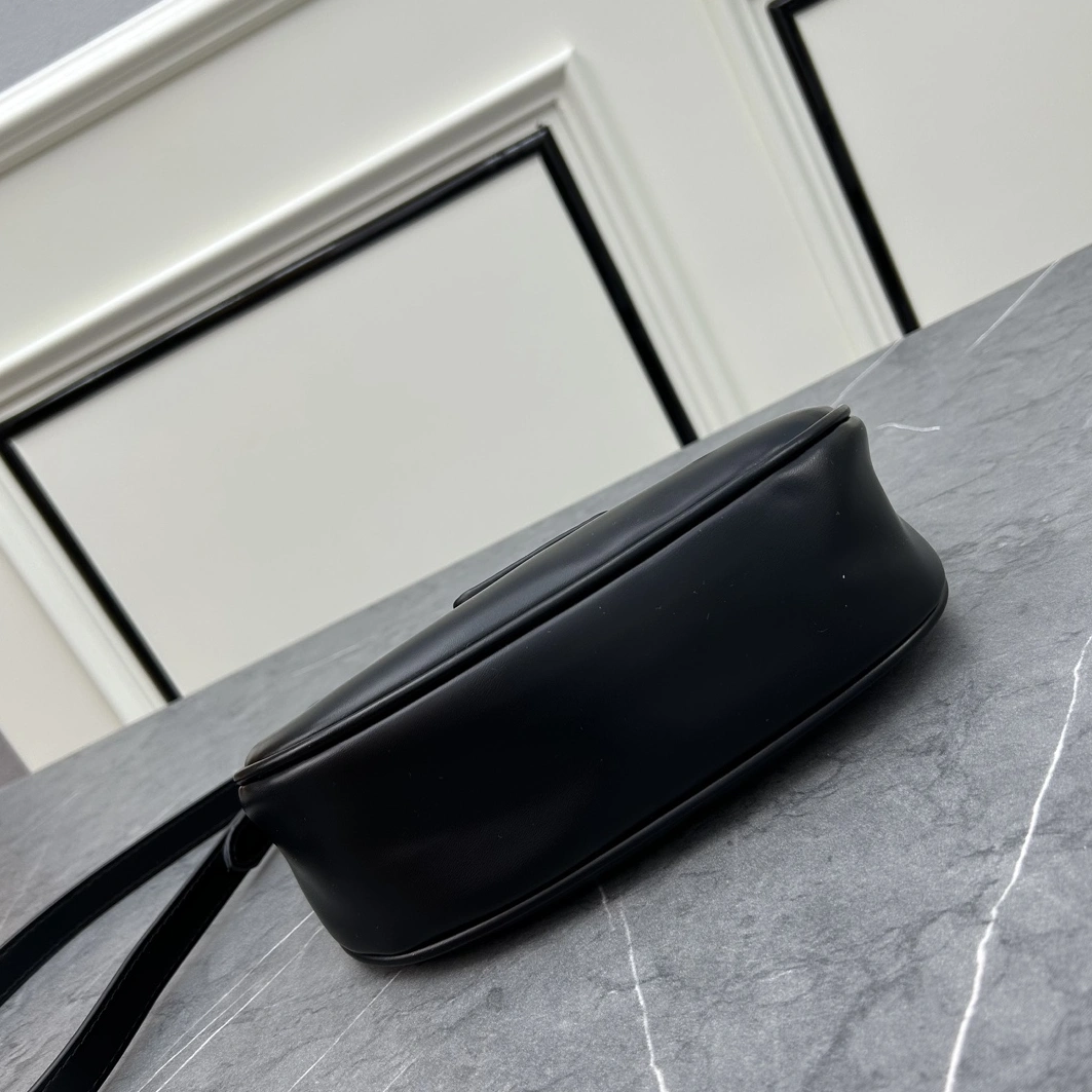 MIU MIU AAA Quality Messenger Bags For Women Minimalist 7640