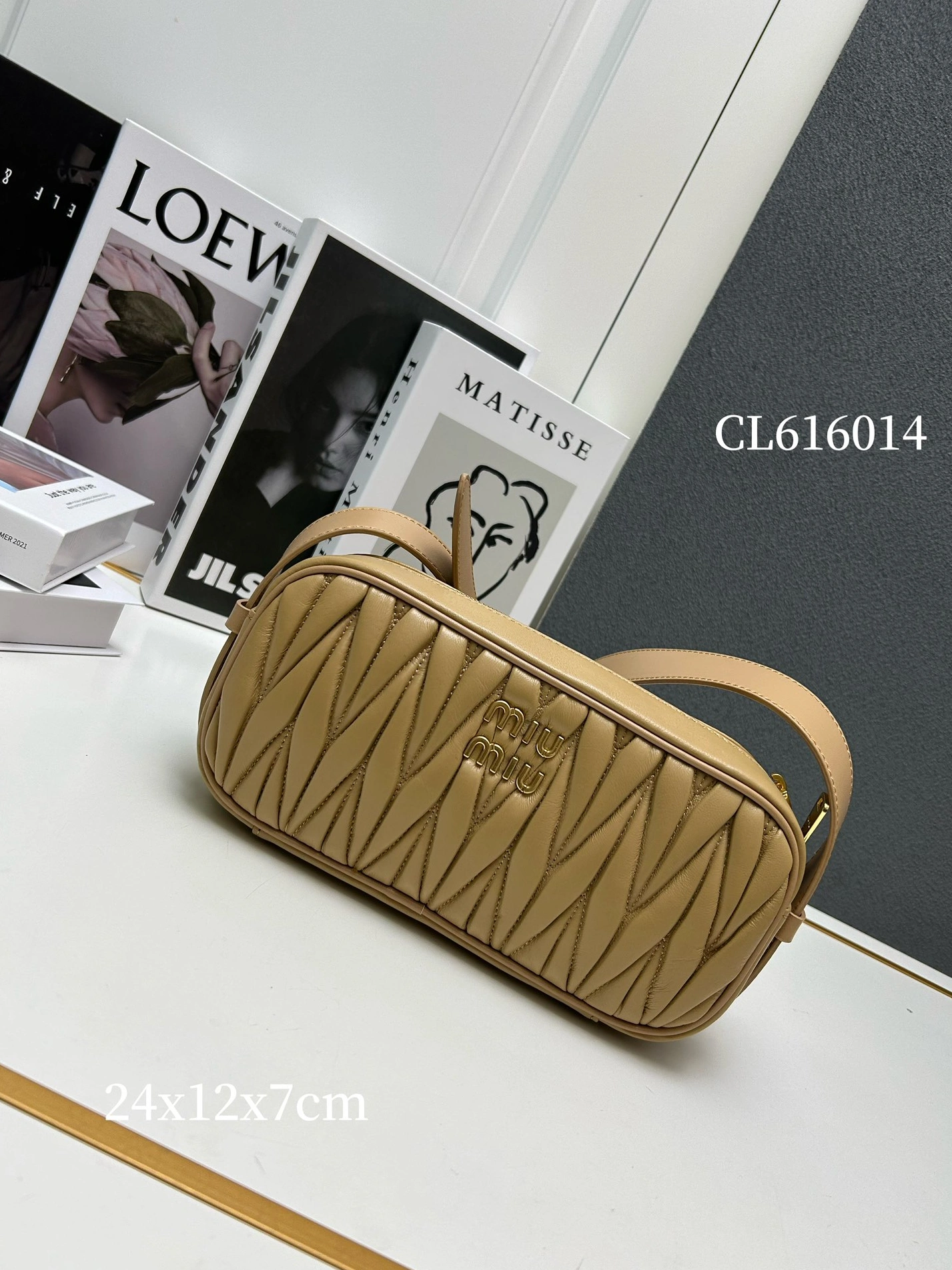MIU MIU AAA Quality Messenger Bags For Women ModernLook 5655