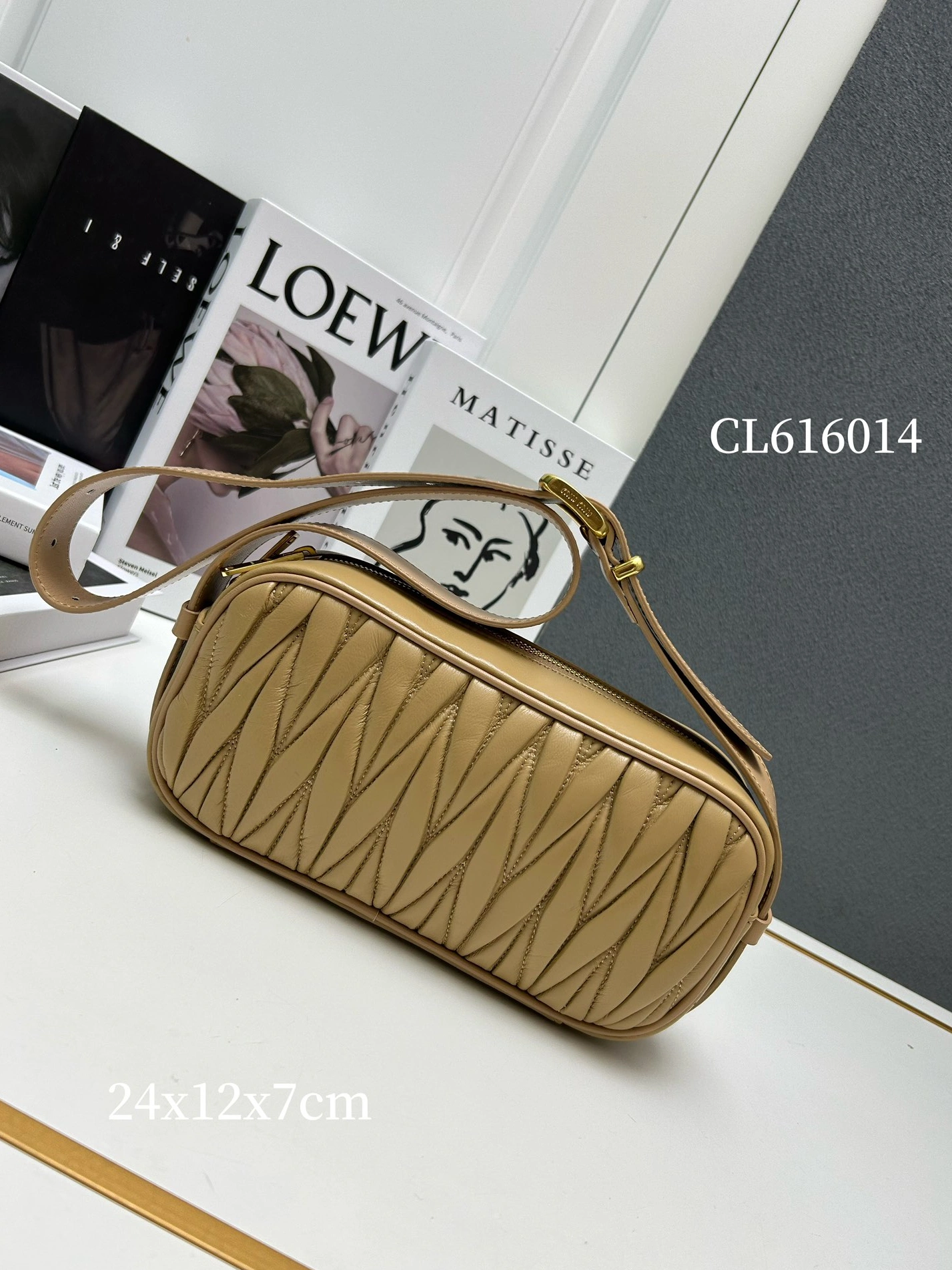 MIU MIU AAA Quality Messenger Bags For Women ModernLook 5655