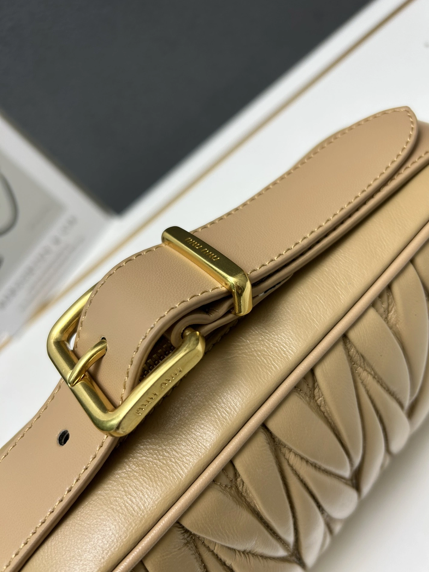MIU MIU AAA Quality Messenger Bags For Women ModernLook 5655