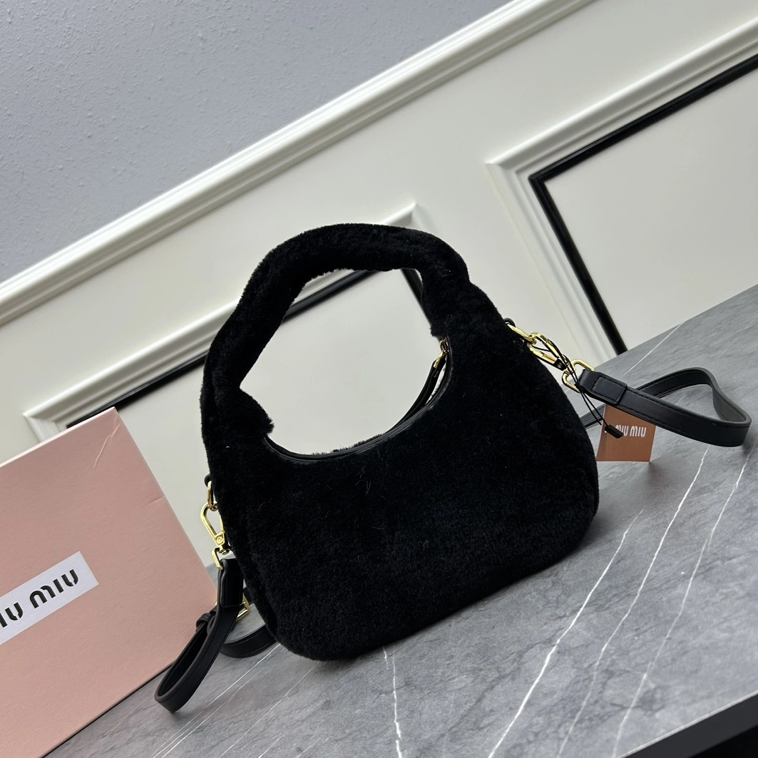 MIU MIU AAA Quality Messenger Bags For Women Reliable 9472