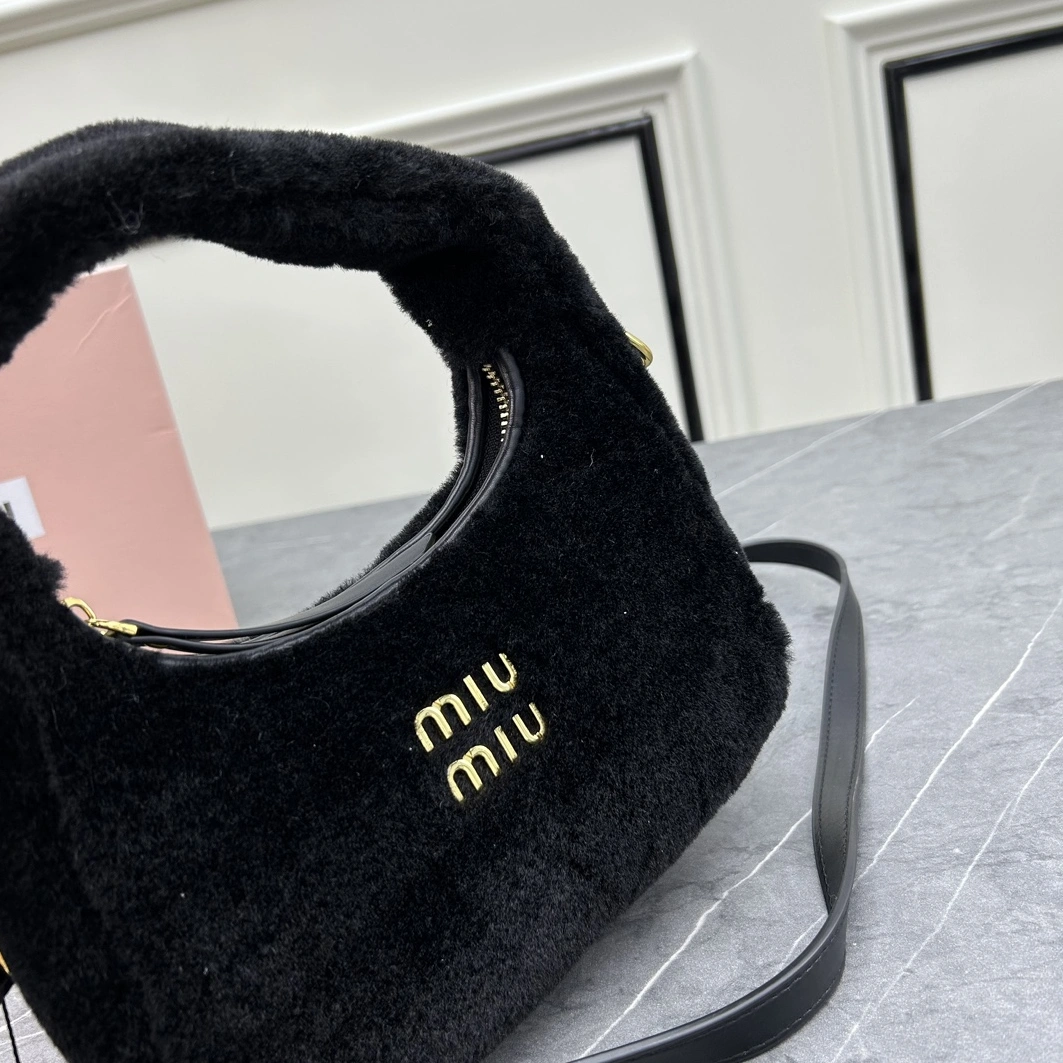 MIU MIU AAA Quality Messenger Bags For Women Reliable 9472