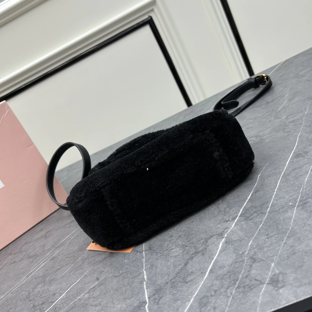 MIU MIU AAA Quality Messenger Bags For Women Reliable 9472
