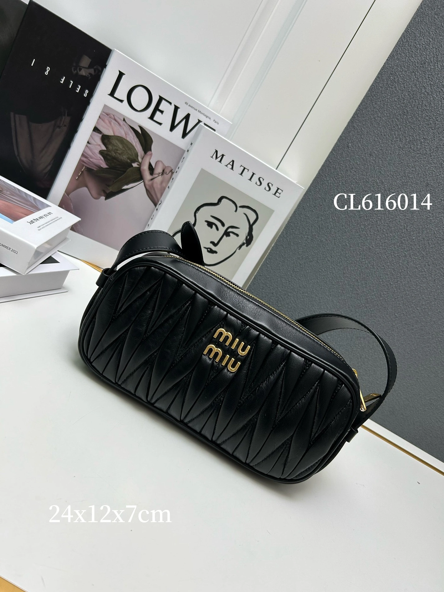 MIU MIU AAA Quality Messenger Bags For Women Sophisticated 105