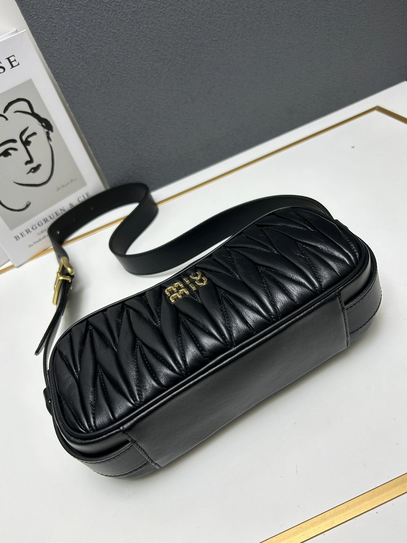 MIU MIU AAA Quality Messenger Bags For Women Sophisticated 105