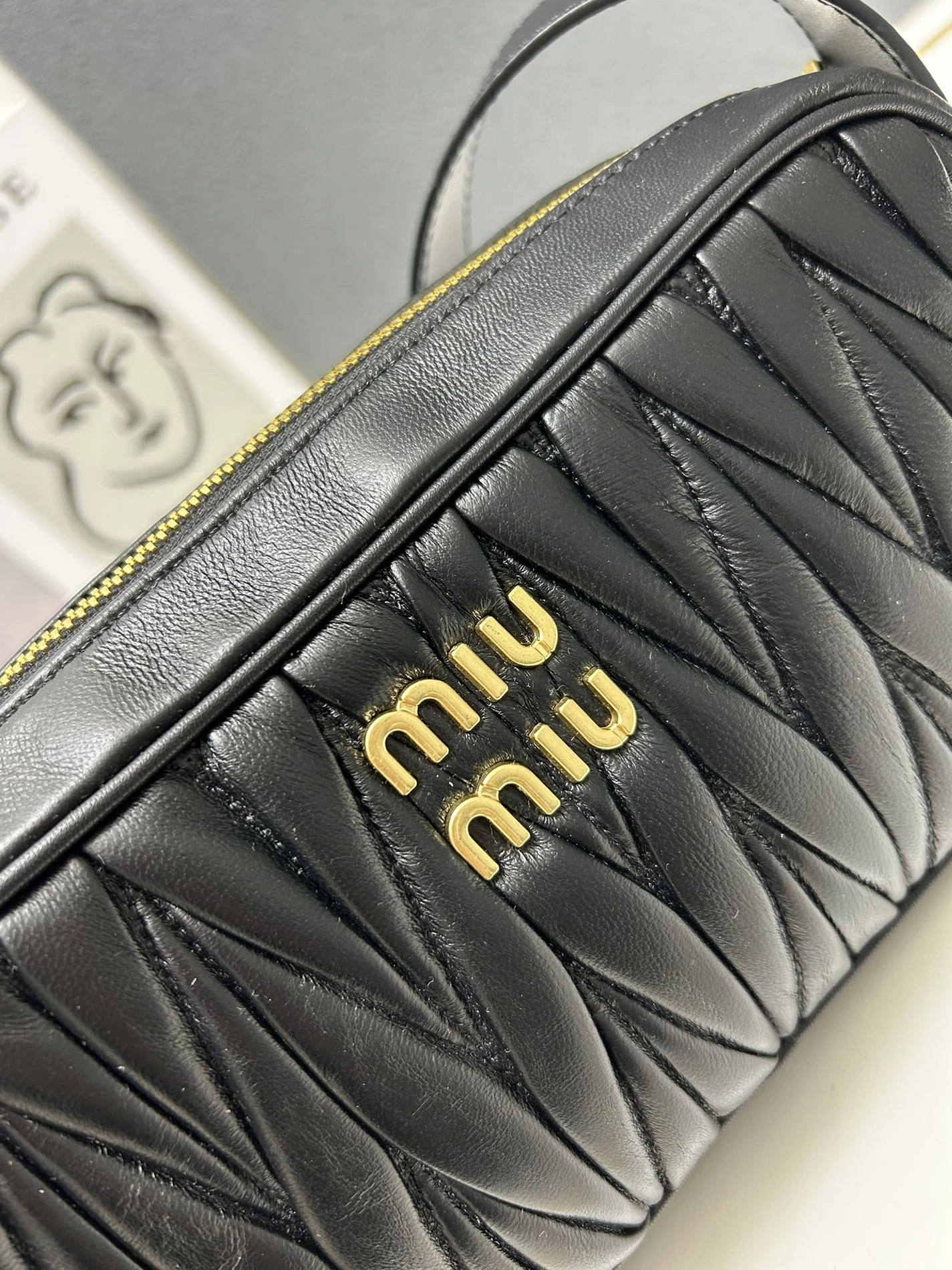 MIU MIU AAA Quality Messenger Bags For Women Sophisticated 105