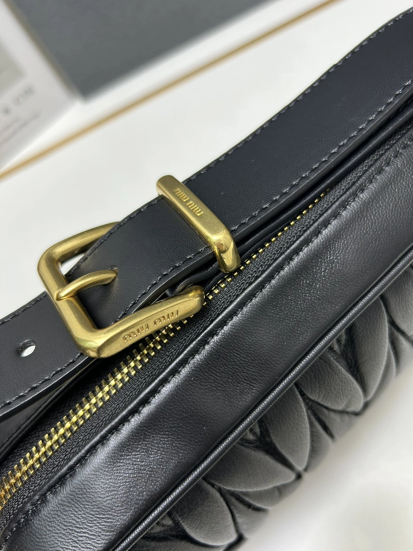 MIU MIU AAA Quality Messenger Bags For Women Sophisticated 105