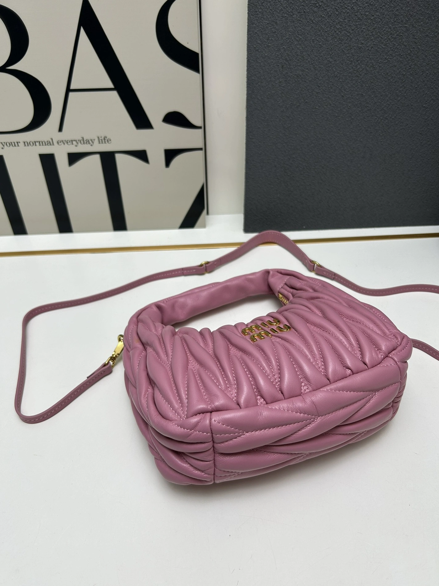 MIU MIU AAA Quality Messenger Bags For Women Stylish 332