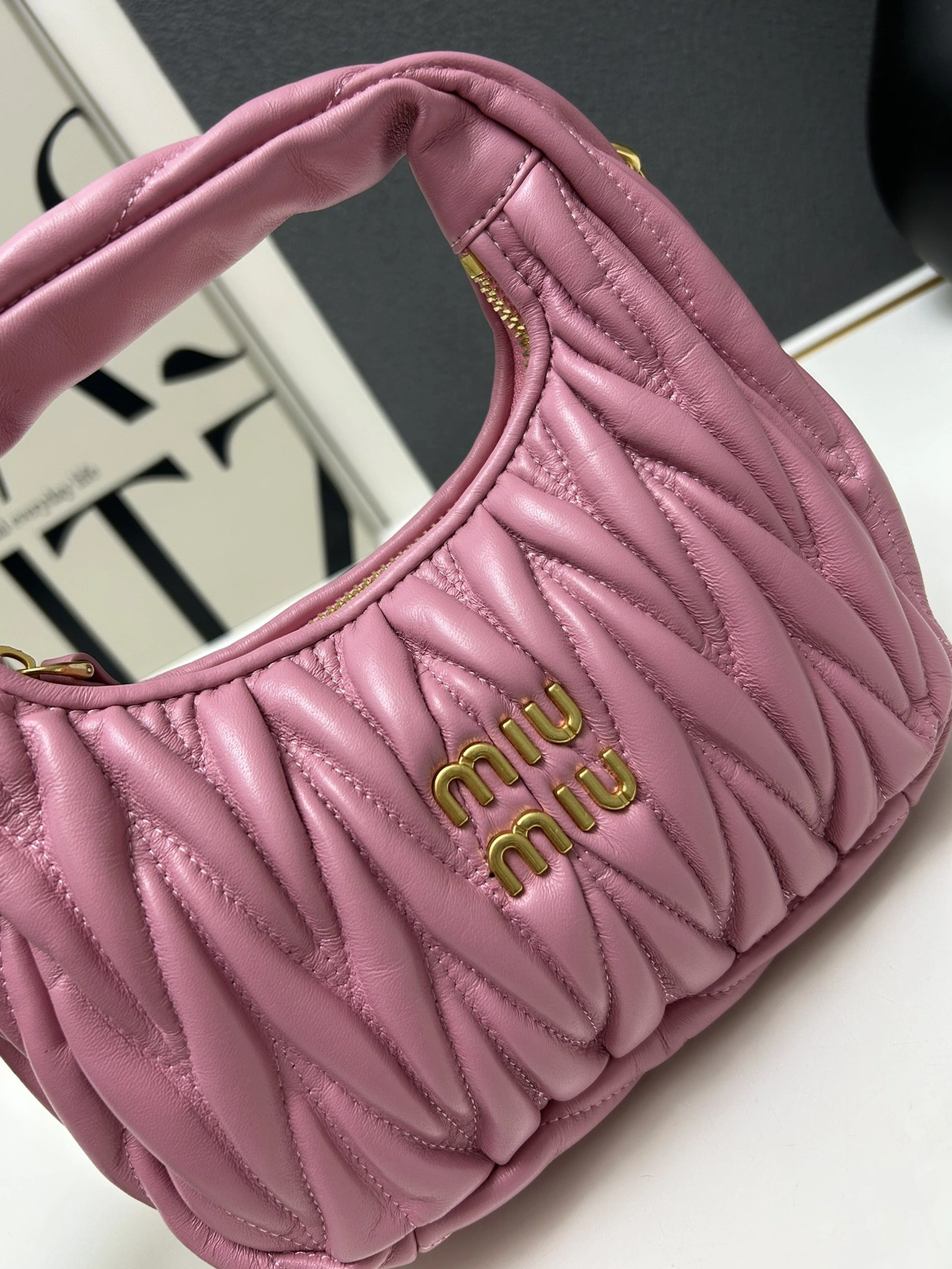 MIU MIU AAA Quality Messenger Bags For Women Stylish 332